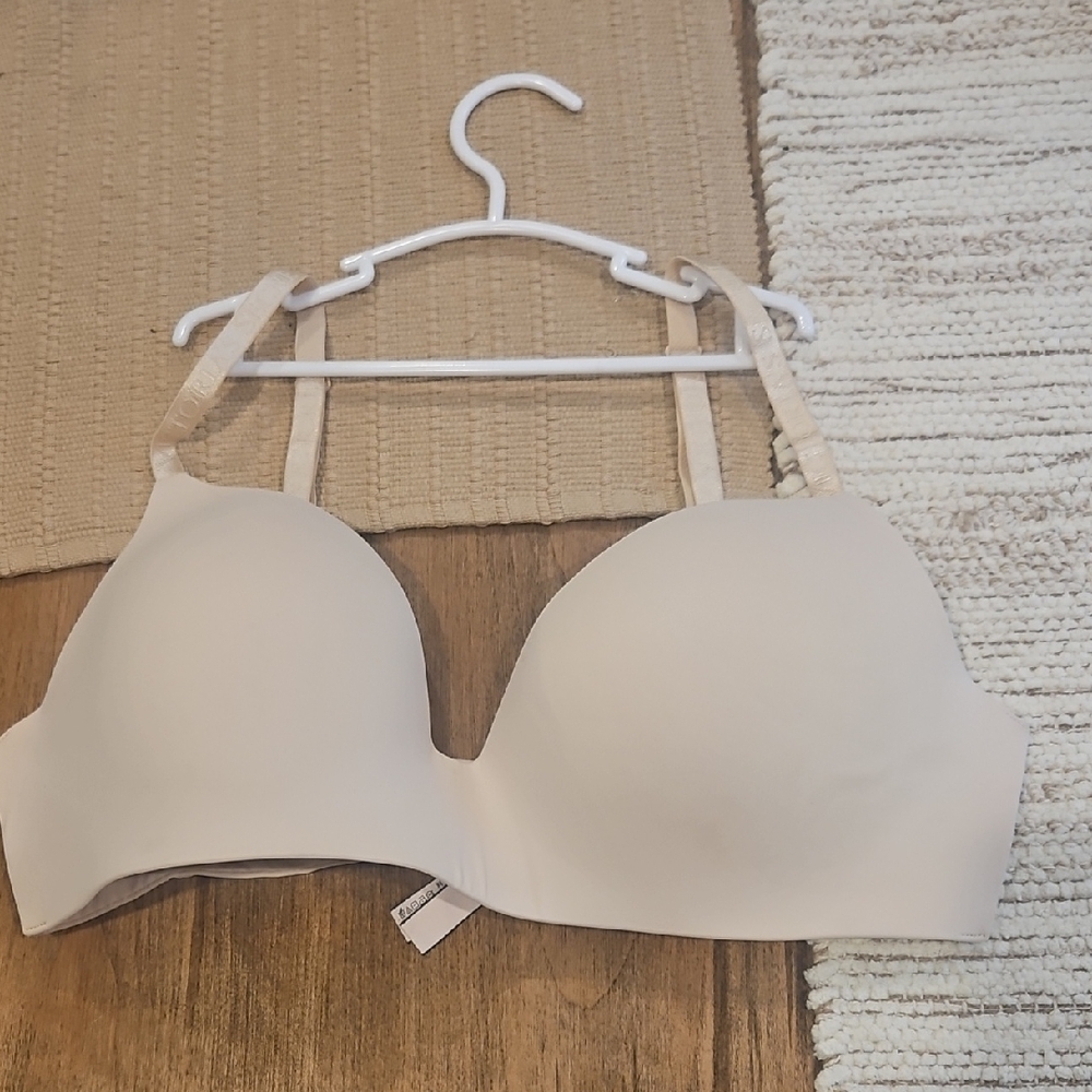 Victoria's Secret Cream T-Shirt Bra Seamless Molded Cups
